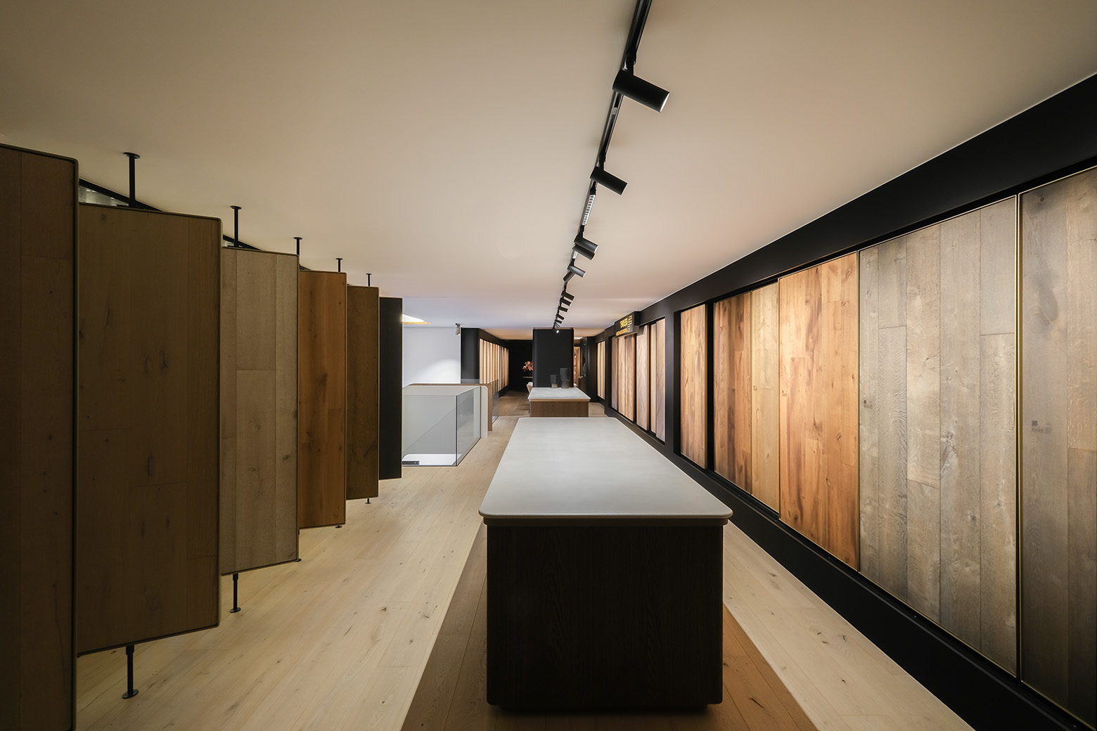 Endless Floors toonzaal